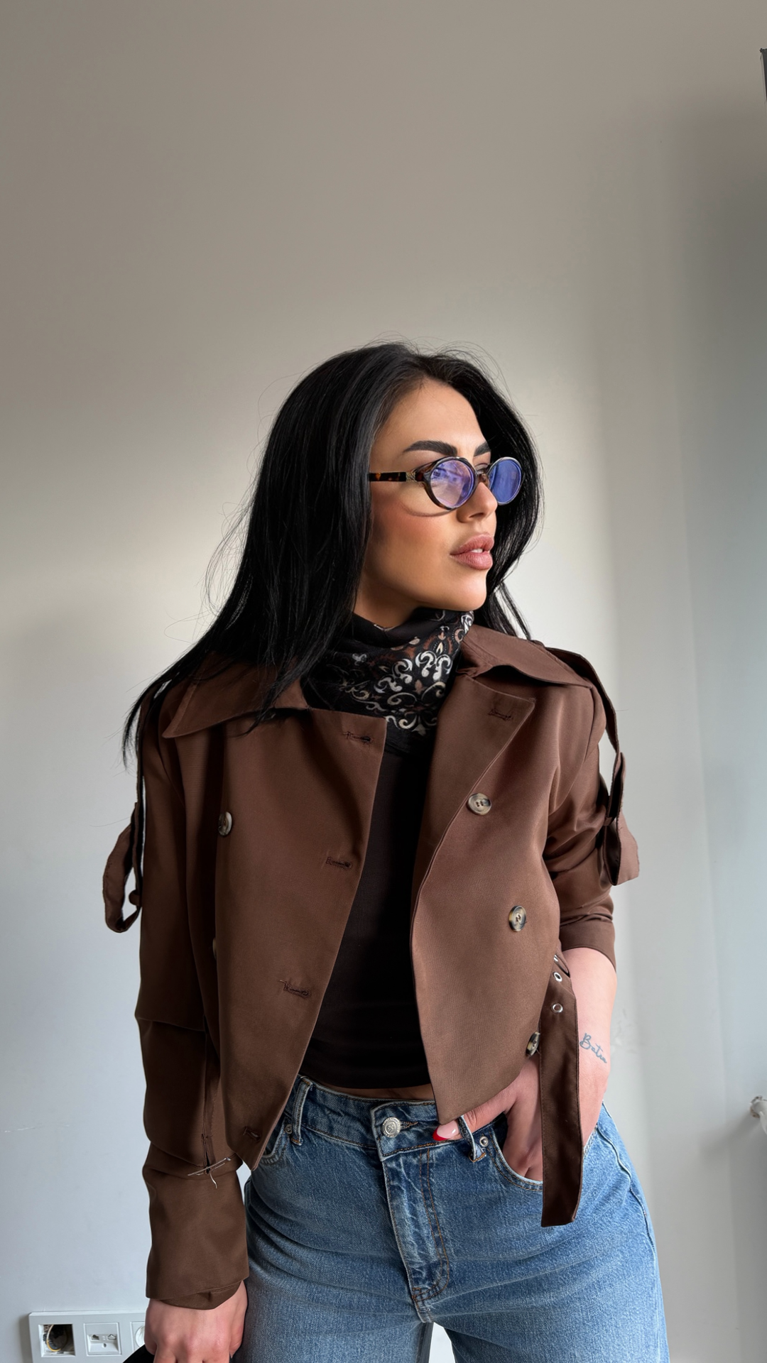 KEMERLİ CROP TRENÇKOT — görsel 3