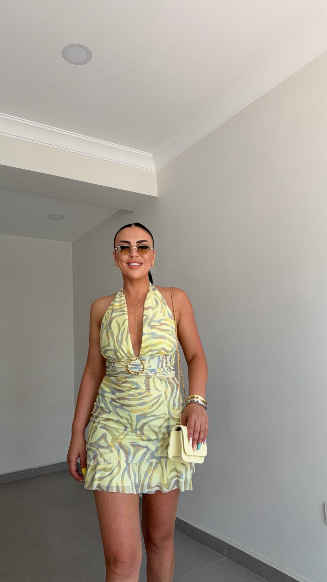 BOYUNDAN BAĞLAMALI DESENLİ ELBİSE — görsel 3