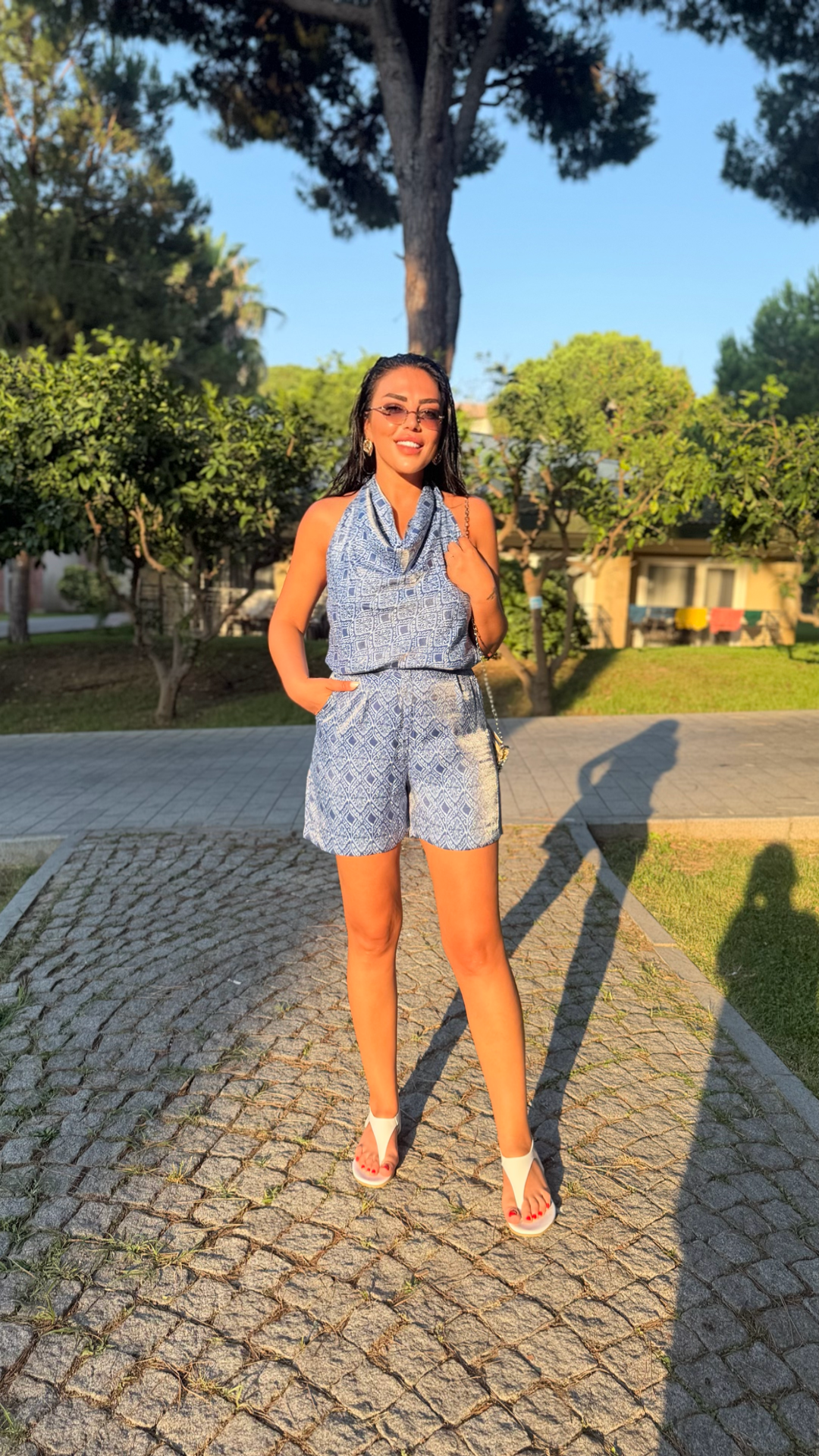 SATEN BOYUN DETAY BLUZ ŞORT TAKIM — görsel 3