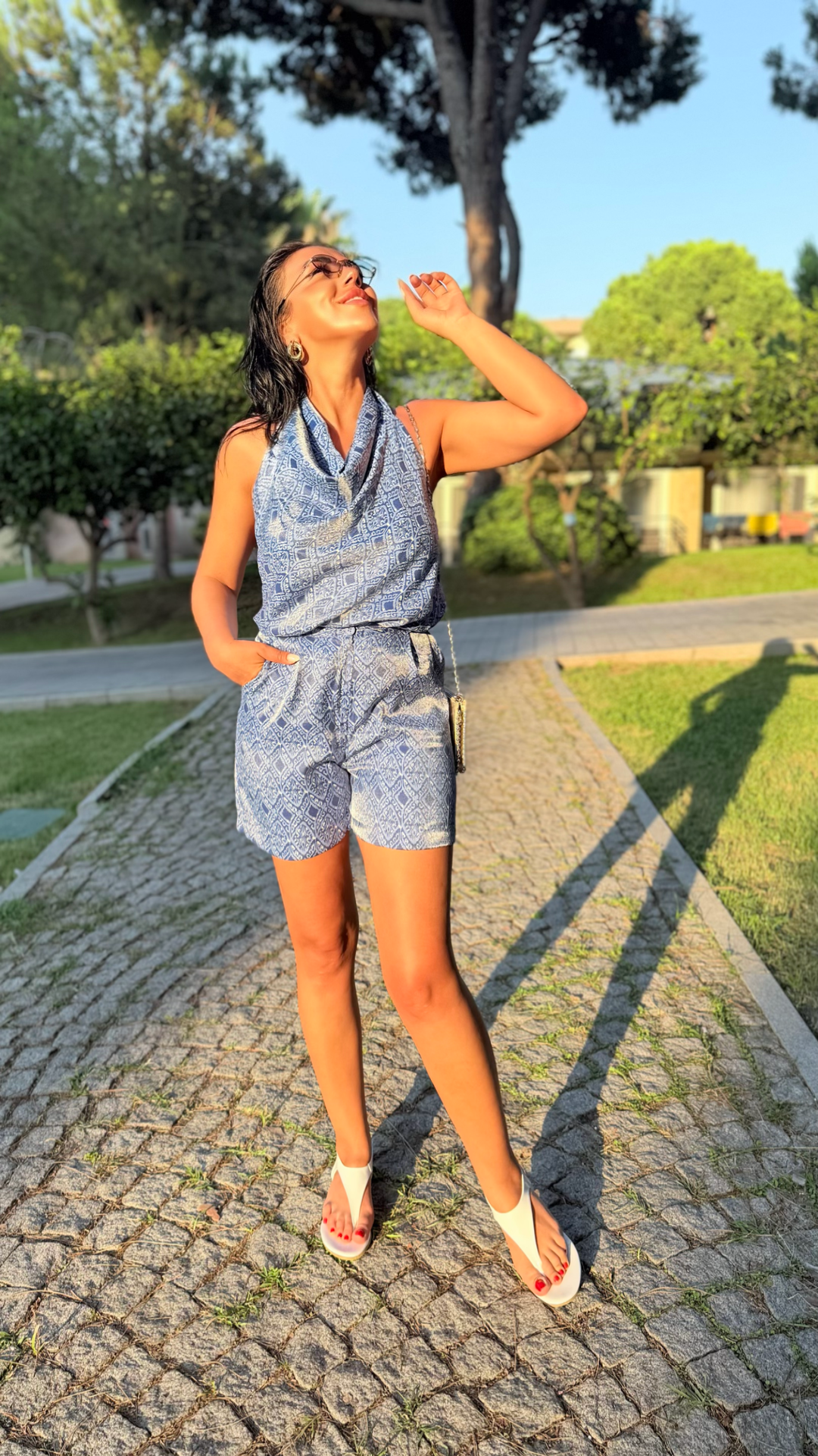 SATEN BOYUN DETAY BLUZ ŞORT TAKIM — görsel 4