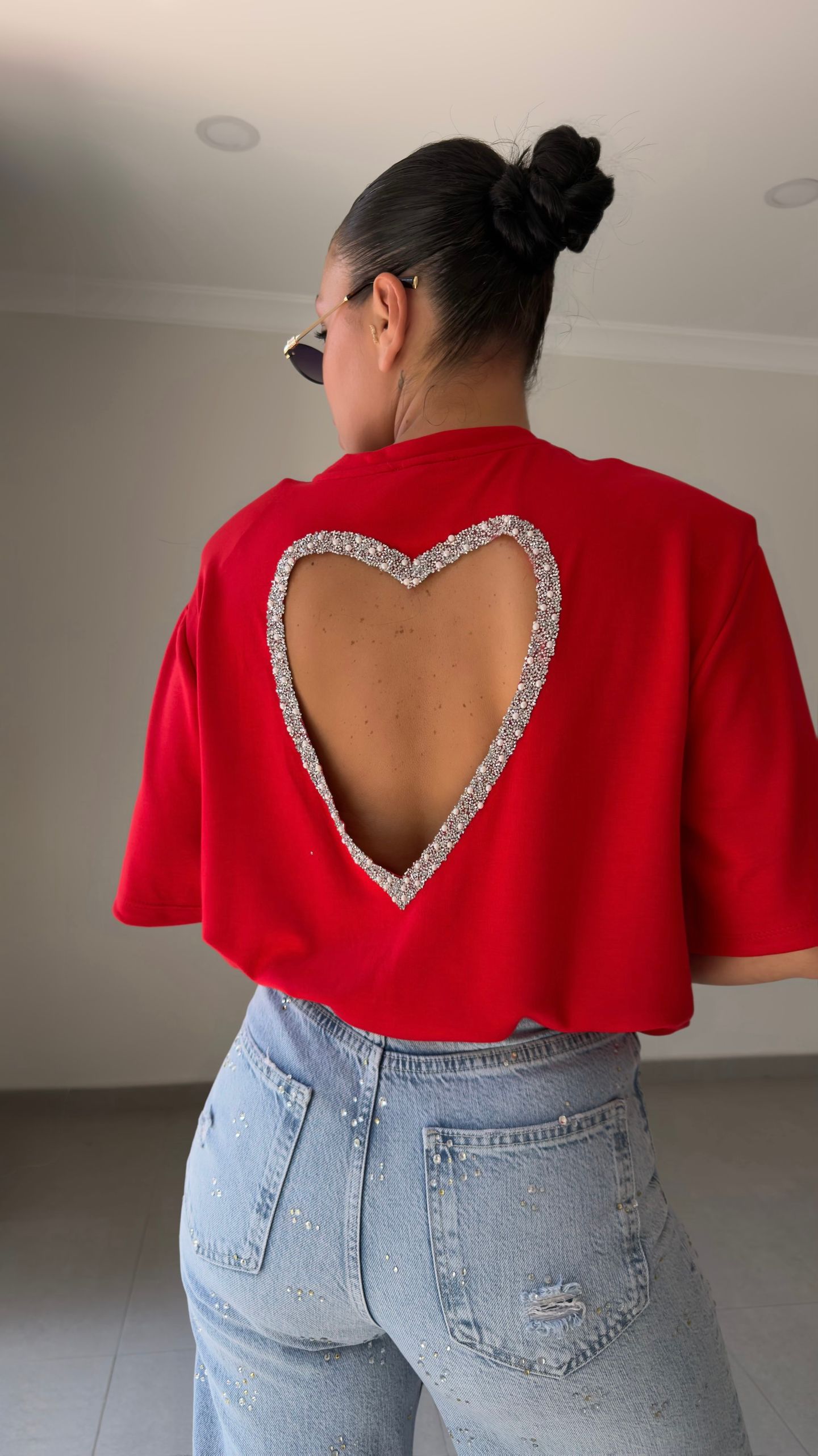SIRT TAŞLI KALP DETAY T-SHIRT — görsel 6